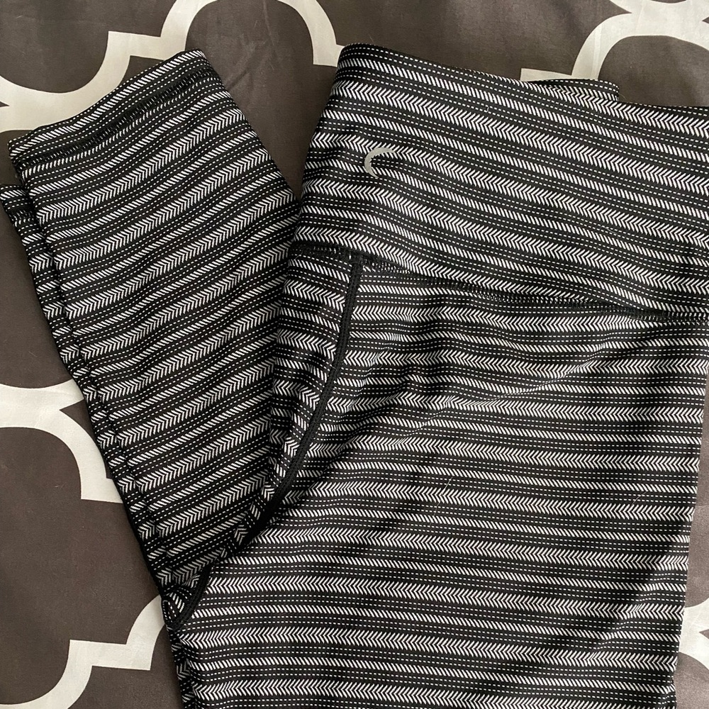 Zyia Aztec light n tigh Capri leggings 8-10 GUC